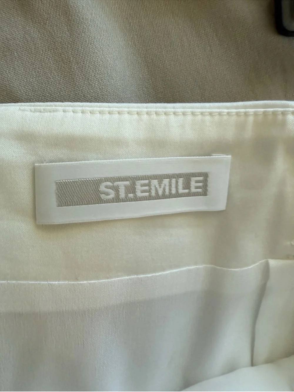 St. Emile White Wide Pleated Skirt - Size 14 Extra Large
